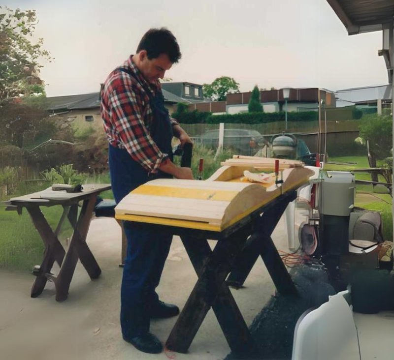 Alles Handarbeit: Peter Jahn beim Bau eines Radworkshop-Hindernisses. 